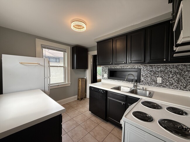 Building Photo - 780 Curfew St