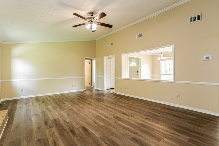 Building Photo - 8323 Cross Timbers Dr W