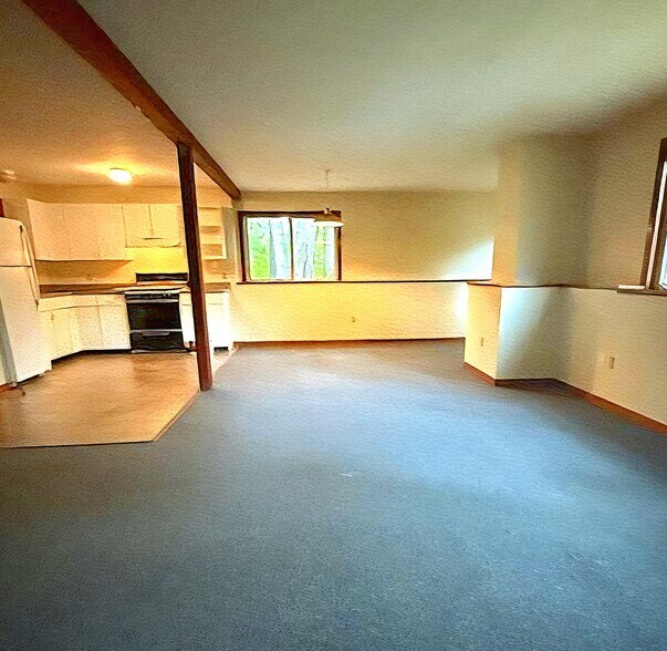 Kitchen - 27 Log Cabin Rd