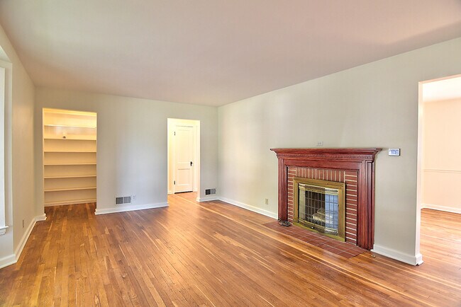 Building Photo - 2911 Shroyer Rd