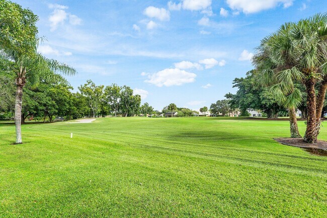 Building Photo - 816 Windermere Way