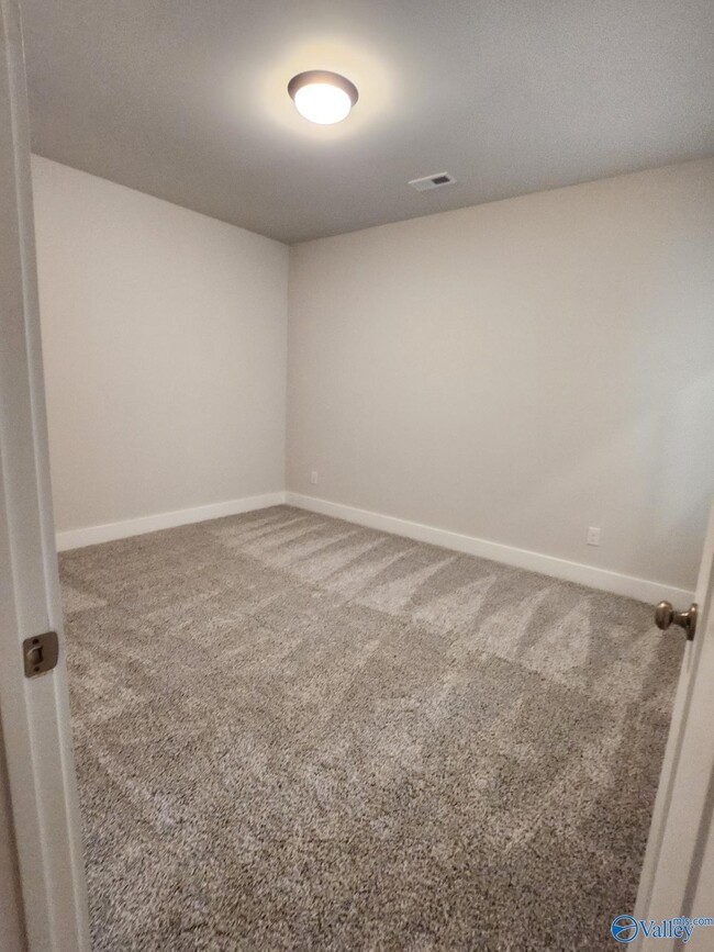 Building Photo - 137 Rugby Dr