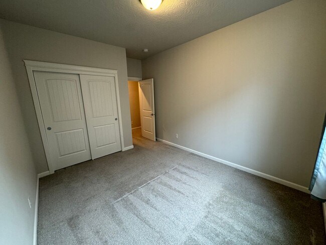 Building Photo - Charming 3-Bedroom Home