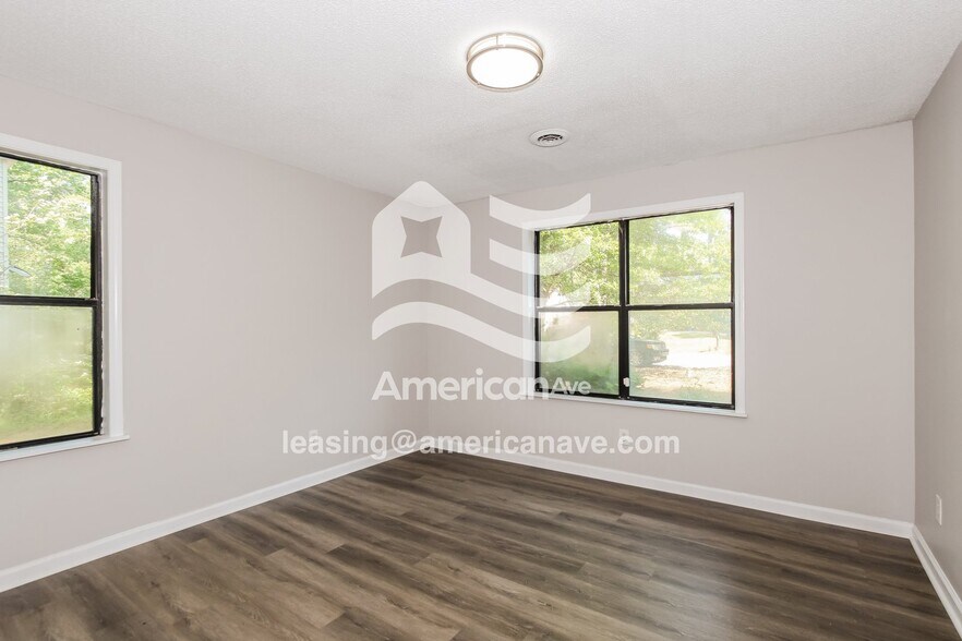 Building Photo - 105 Fallsbury Rd