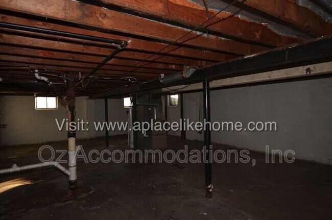 Building Photo - 9811 Marsh Ave