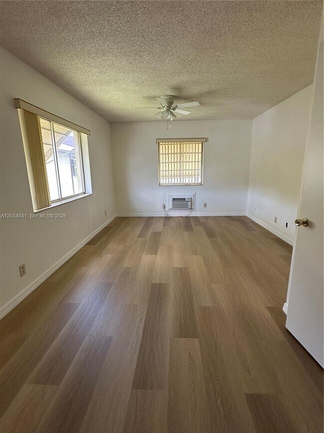 Building Photo - 3490 La Jardin Ct