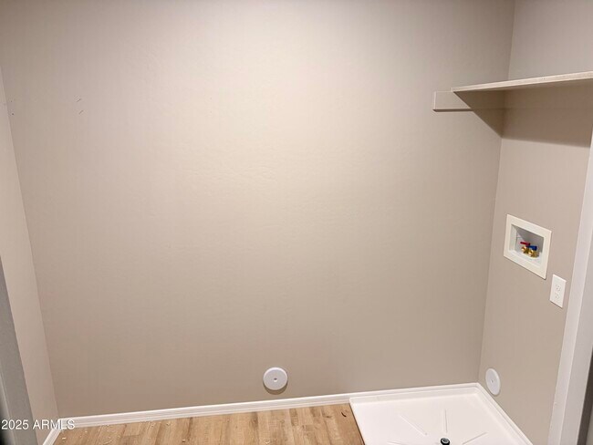 Building Photo - 2014 S Falcon Dr