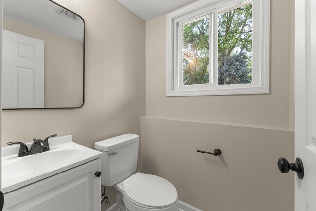 Building Photo - 367 Shore Dr