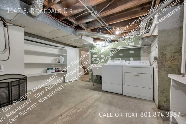 Building Photo - 1147 E Ridgedale Cir