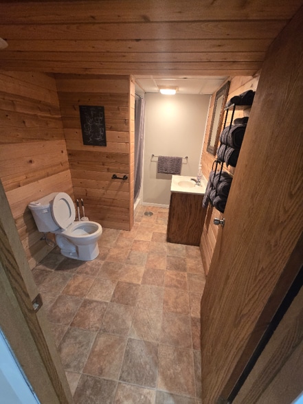 Building Photo - 1623 Jay Ln