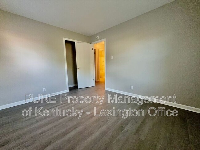 Building Photo - 2408 Shandon Dr