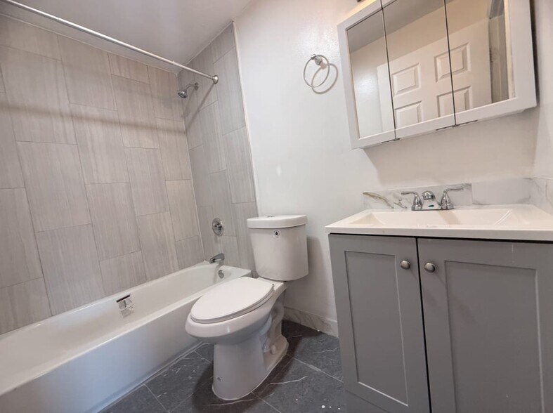 Building Photo - 26 Clarence St