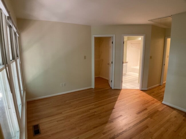 Building Photo - 309 Kirkwood Dr