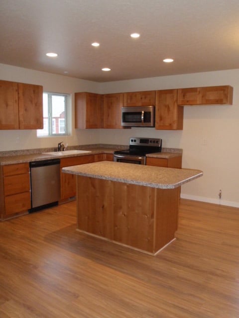 Building Photo - Half month free with a six month lease