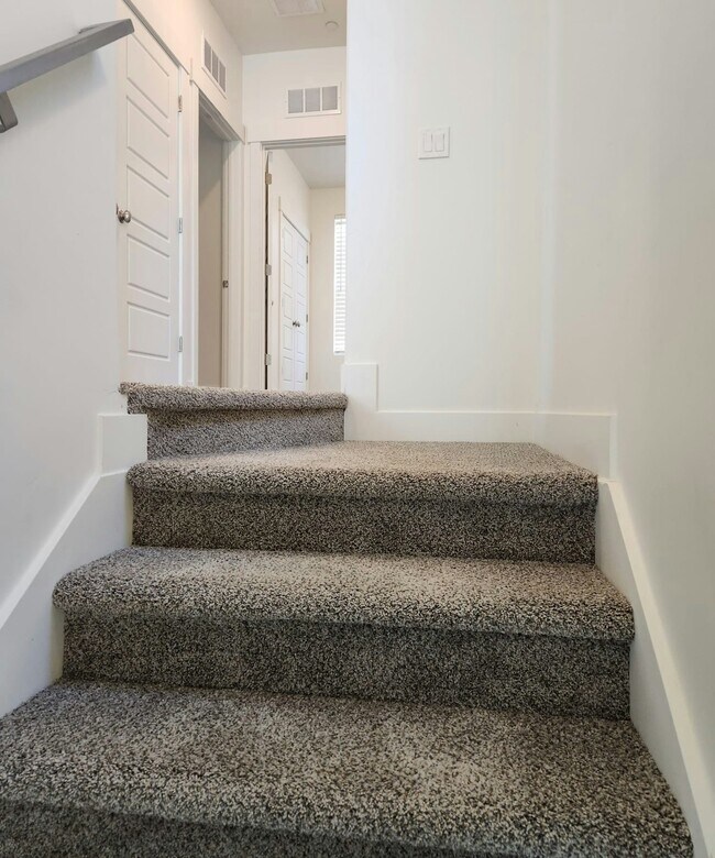 Building Photo - 5088 W Duckhorn Dr
