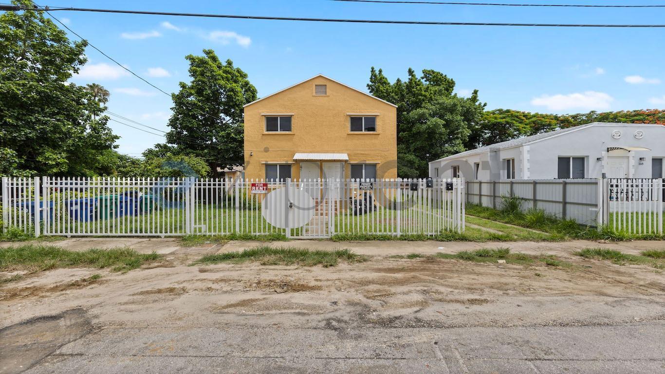 Building Photo - Unit