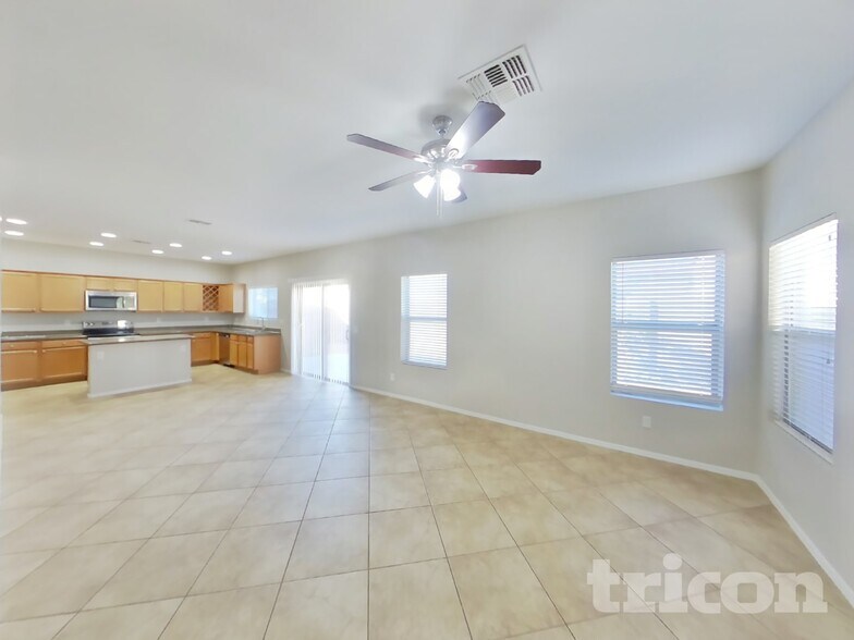 Building Photo - 9526 N 81st Dr