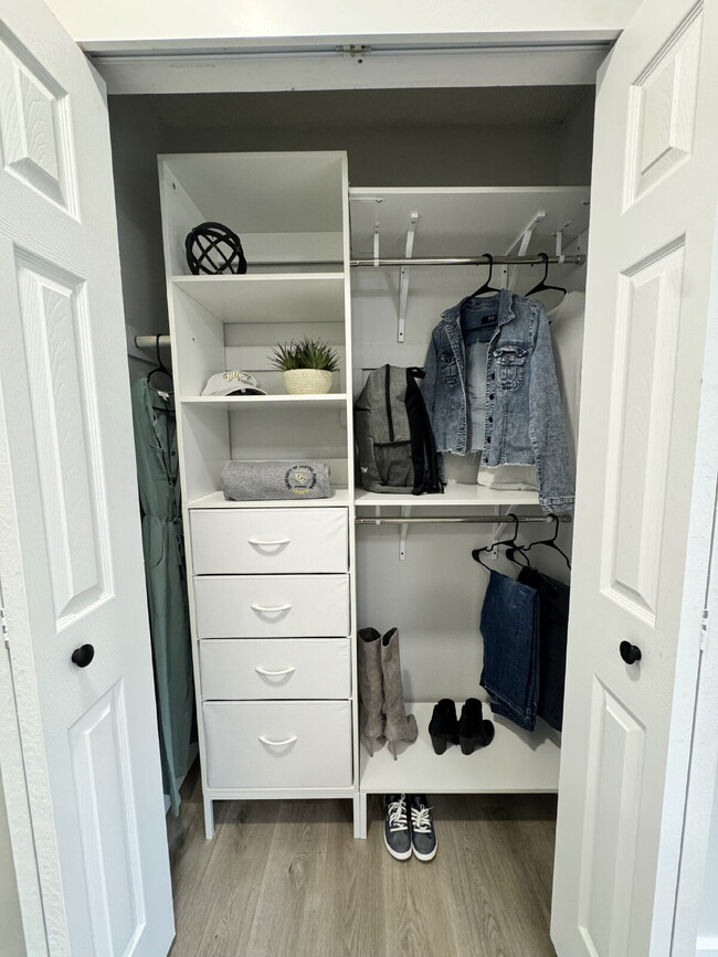 Building Photo - House close to UCF & Valencia with 4 Bedrooms for Students!