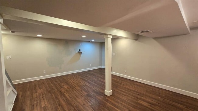 Building Photo - 7 Eliza St