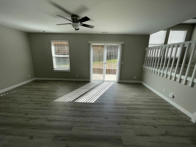 Building Photo - Gorgeous remodeled 4 Bedroom Home in D20!