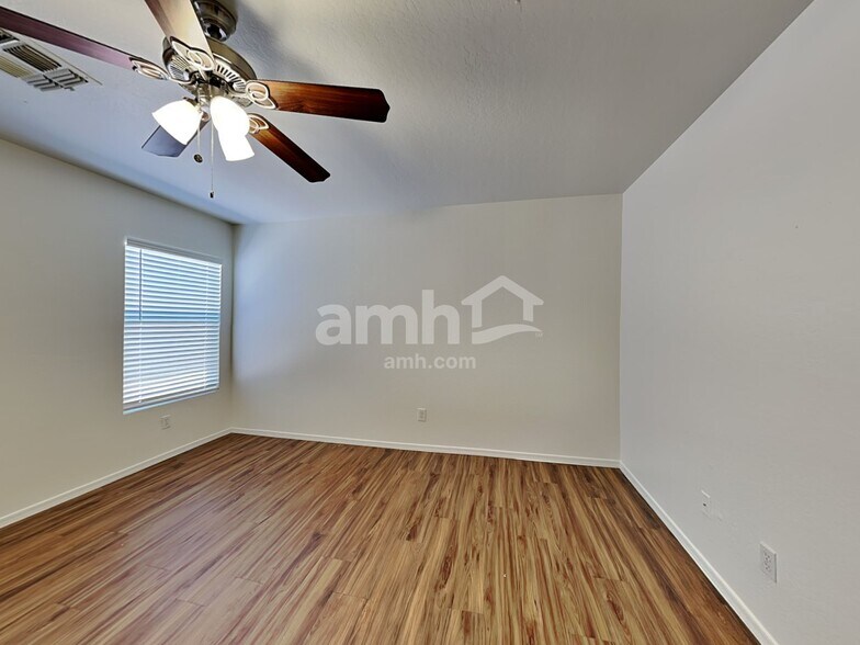 Building Photo - 11818 W Altadena Ave