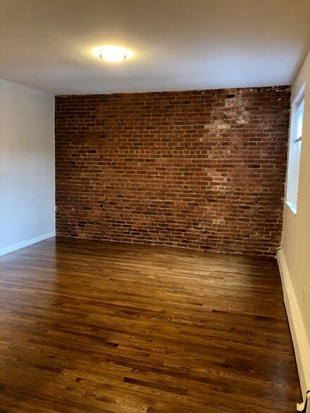 Building Photo - 17 Stearns Rd