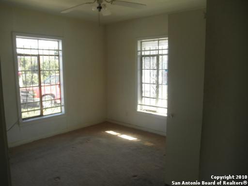 Building Photo - 215 Edna-
