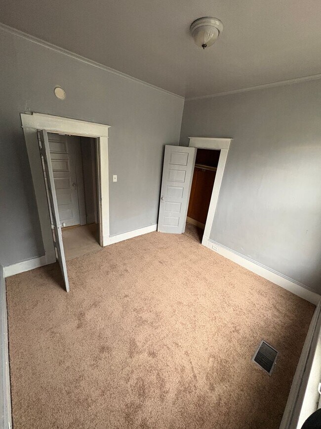 Building Photo - Prospect Duplex