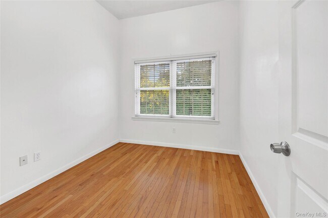 Building Photo - 752 Pelham Rd