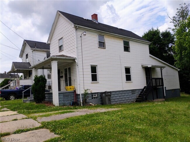 Building Photo - 1514 Manhattan Ave
