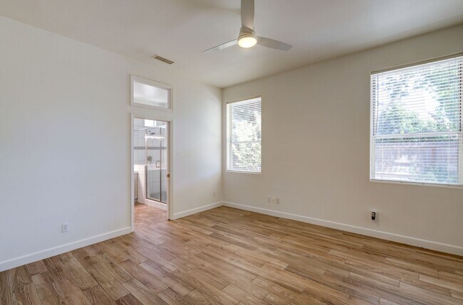 Building Photo - 5508 W Bluff Ave