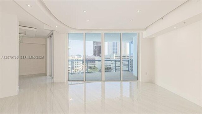 Building Photo - 333 Las Olas Way