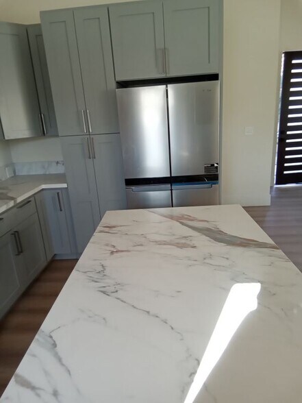 Building Photo - 1162 W Adams Blvd