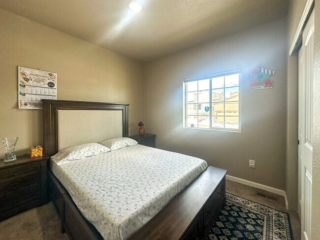 Building Photo - Grand 6bd 4ba Crystal Valley home with an in-law suite!!!