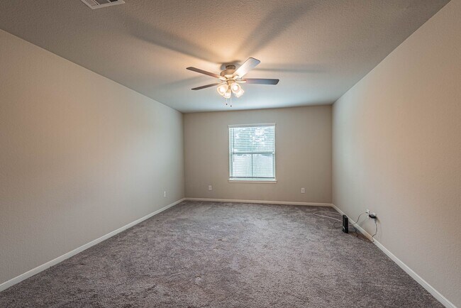 Building Photo - 165 Camelot Pl Ct
