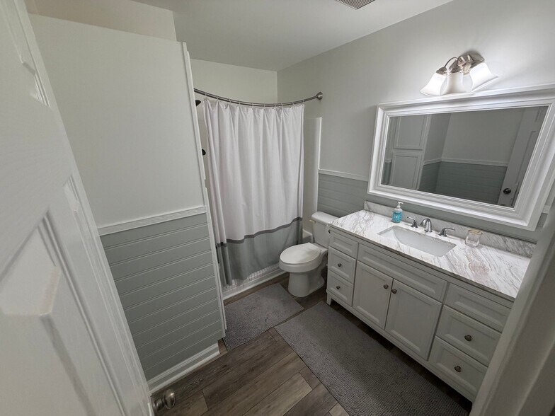 Building Photo - 26 Center St