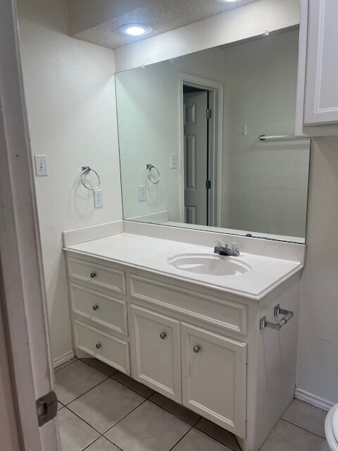 Building Photo - Great 3/2/2 home just south of S Loop 289!