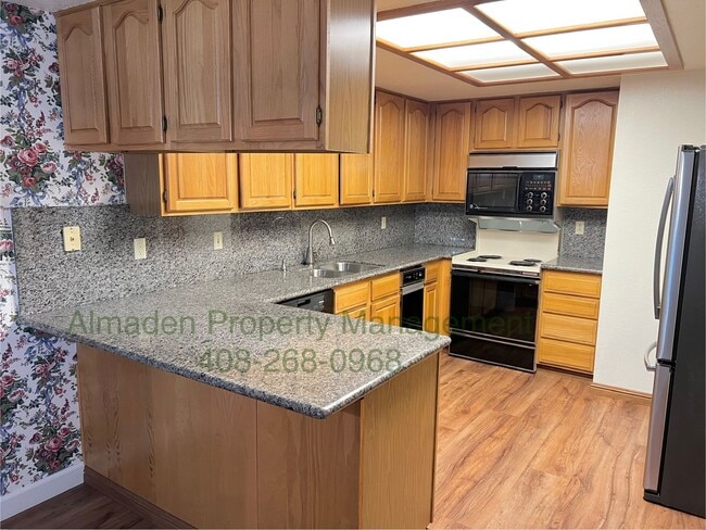 Building Photo - Almaden Townhome in Great Location! Pets N...