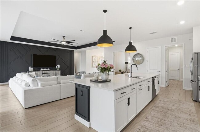 Building Photo - 15917 Tradewind Ter