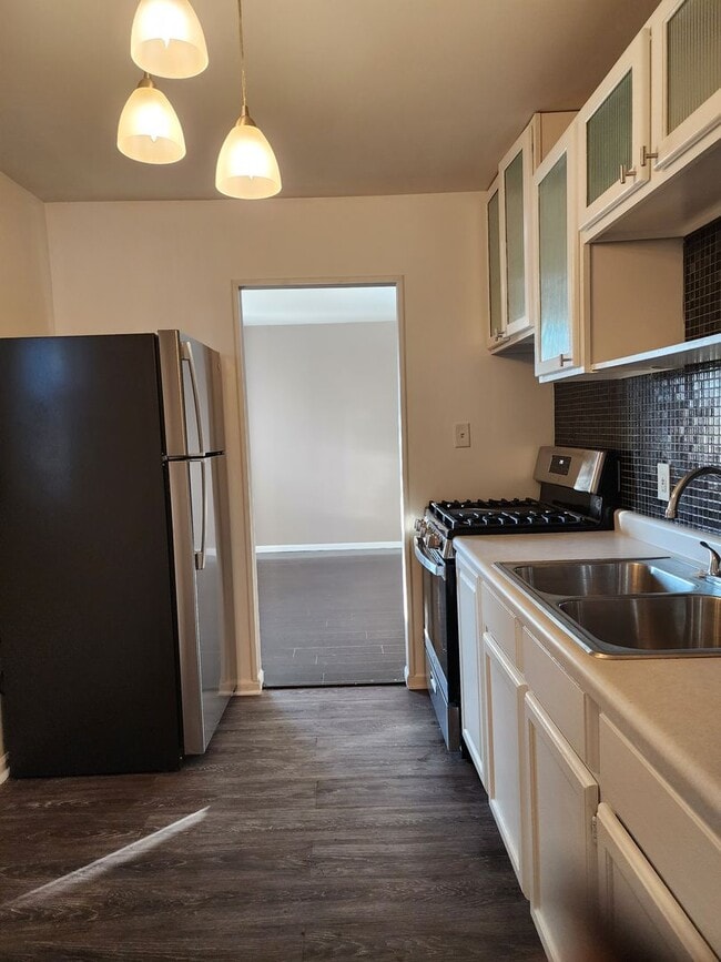 Building Photo - 3 Bedroom Home in Highland, IN