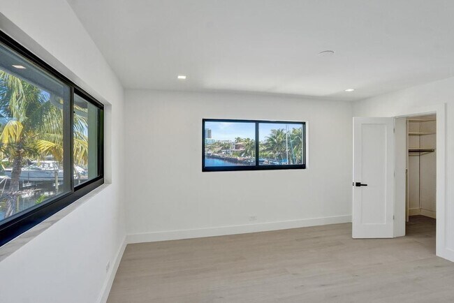 Building Photo - 840 SE 22nd Ave