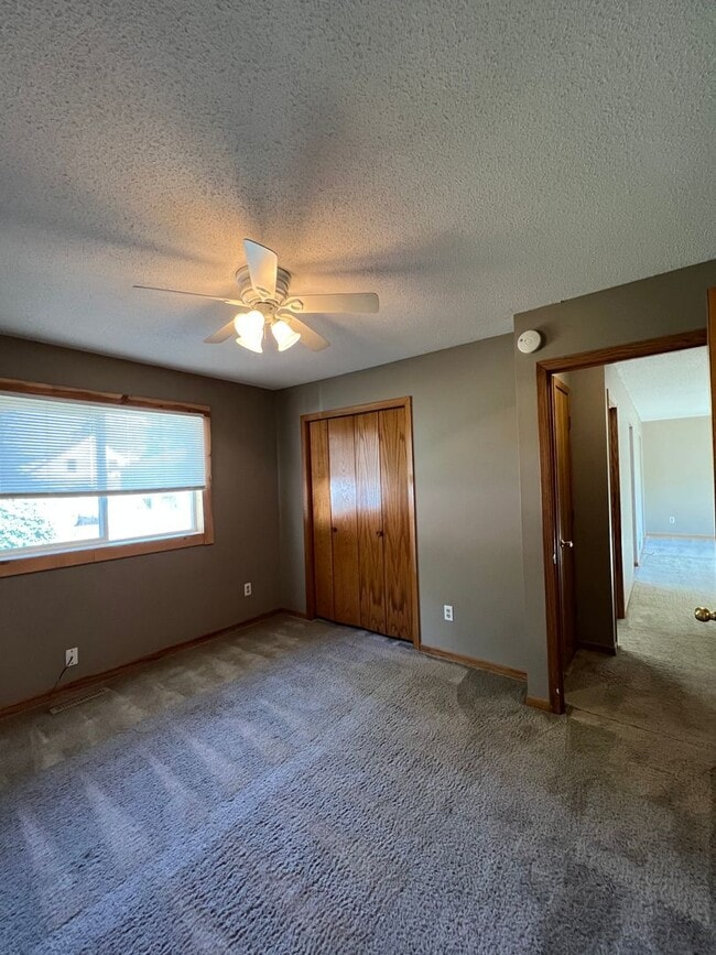 Building Photo - NE House for Rent 4 bedroom 2 full bathroom fenced in yard 2 Car attached garage.