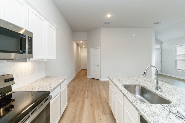Building Photo - Luxury Duplex in Buda TX!