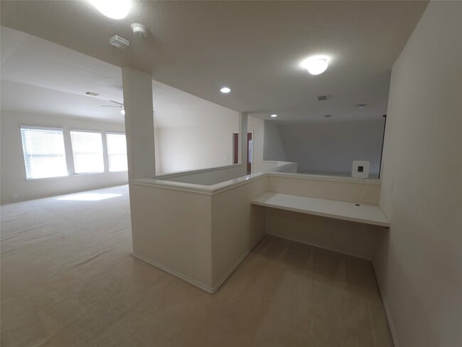 Building Photo - 3027 Providence Oak St