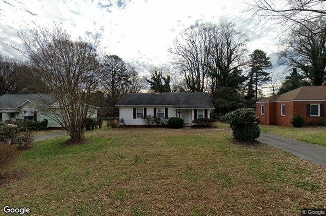 Building Photo - Won't LAST 2 Bedroom 1 bath Home with BONU...