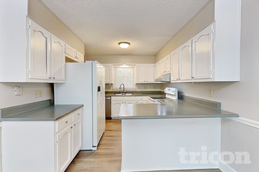 Building Photo - 150 Tanglewood Dr