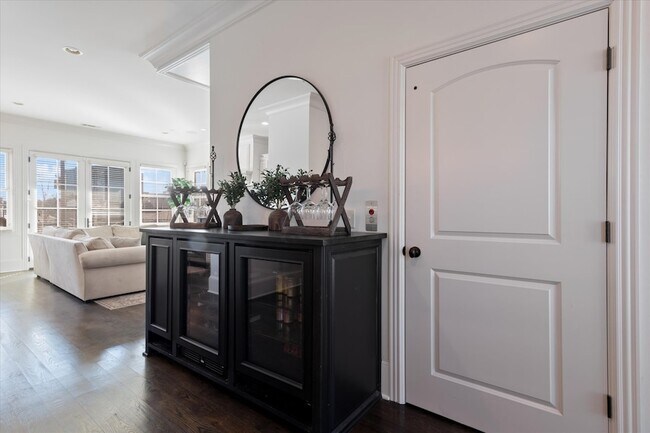 Building Photo - 3127 Parthenon Ave