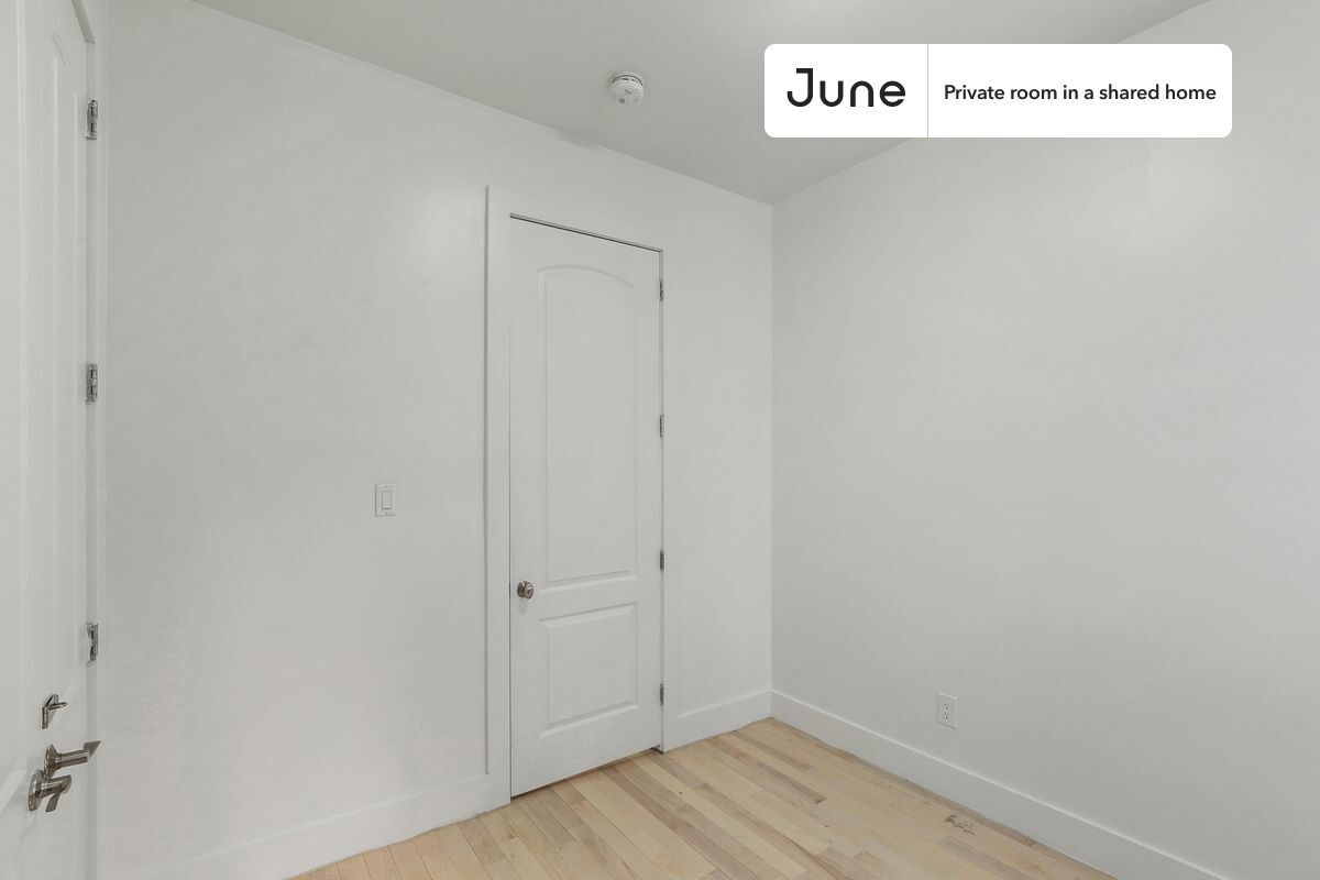 Building Photo - Private bedroom in 4 bed/2 bath Home