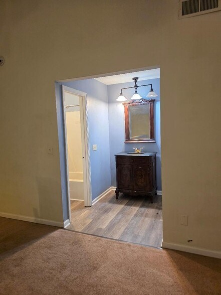 Primary Photo - 2494 Etiwan Ave