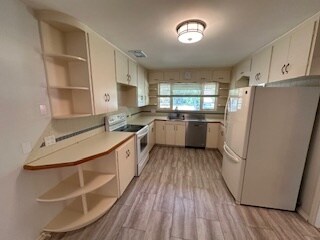 Main view of kitchen - 5819 Blueridge St